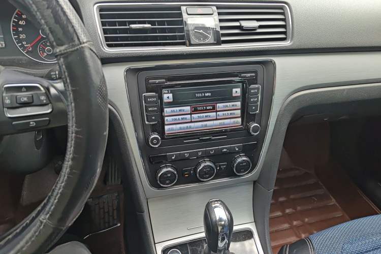 Used Volkswagen Passat 2014 1.8TSI DSG Prestige Edition Audio And AC Panel