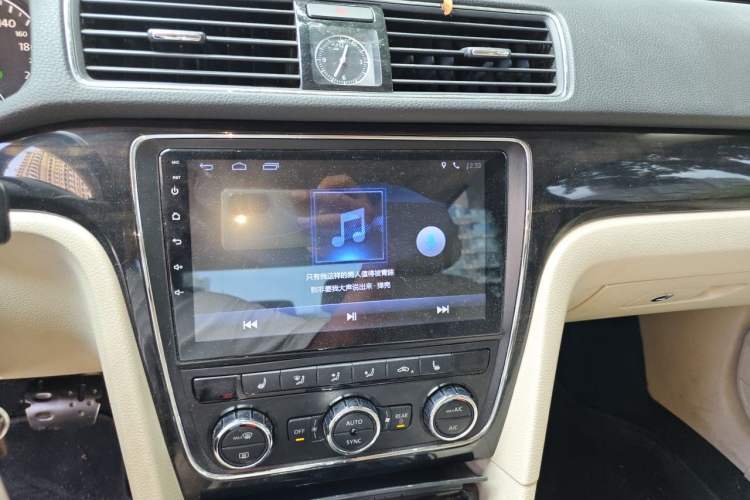 Used Volkswagen Passat 2014 1.8TSI DSG Prestige Edition Audio And AC Panel