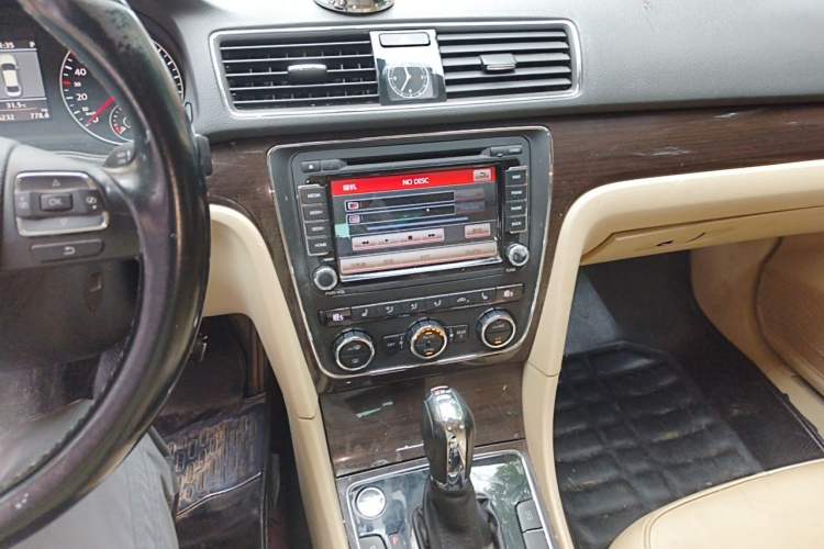 Used Volkswagen Passat 2014 1.8TSI DSG Prestige Edition Audio And AC Panel