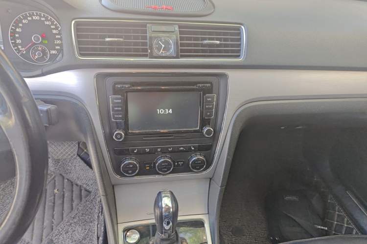 Used Volkswagen Passat 2014 1.8TSI DSG Prestige Navigation Edition Audio And AC Panel