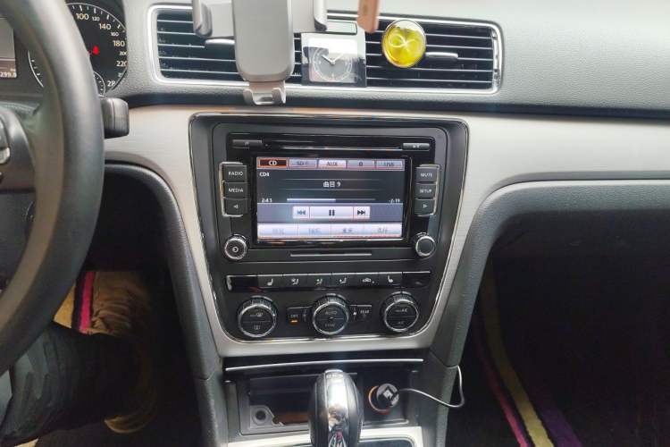 Used Volkswagen Passat 2014 1.8TSI DSG Prestige Edition Audio And AC Panel