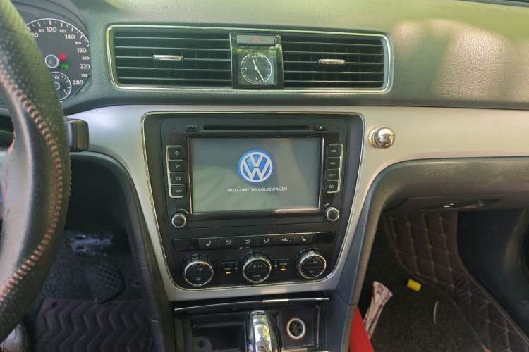 Used Volkswagen Passat 2014 1.8TSI DSG Prestige Edition Audio And AC Panel