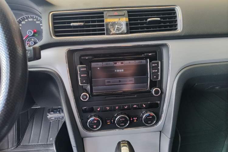 Used Volkswagen Passat 2014 2.0 TSI DSG Prestige Edition Audio And AC Panel