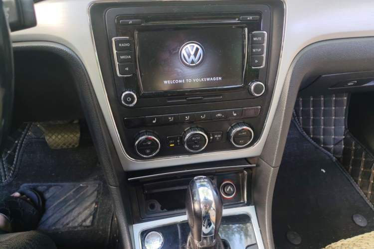 Used Volkswagen Passat 2014 2.0 TSI DSG Prestige Edition Audio And AC Panel