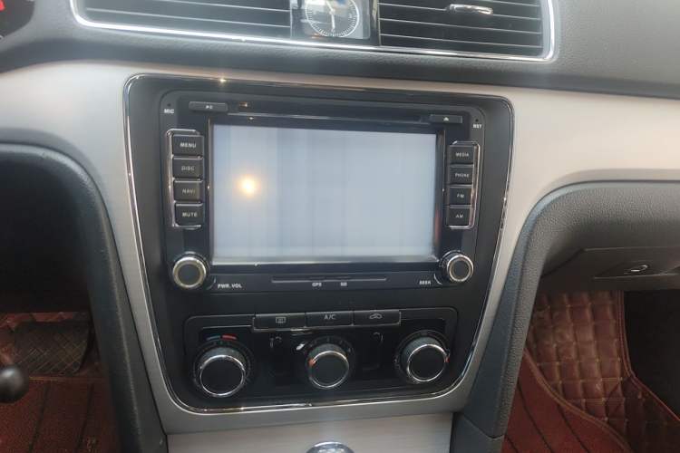 Used Volkswagen Passat 2014 1.8TSI DSG Prestige Edition Audio And AC Panel