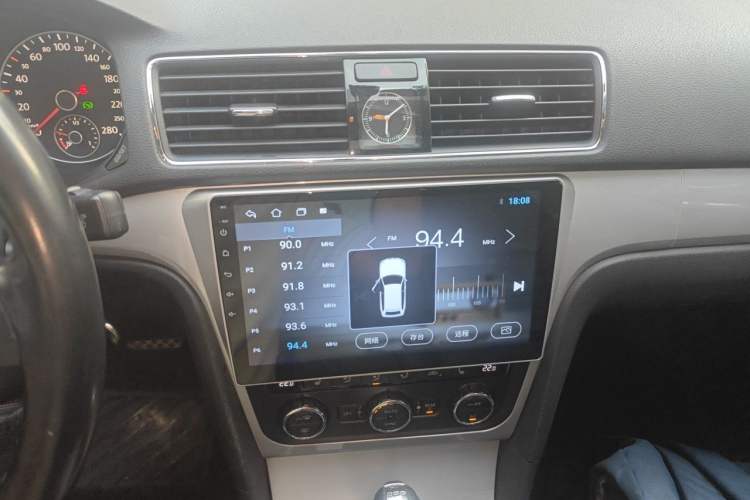 Used Volkswagen Passat 2014 1.8TSI DSG Prestige Edition Audio And AC Panel