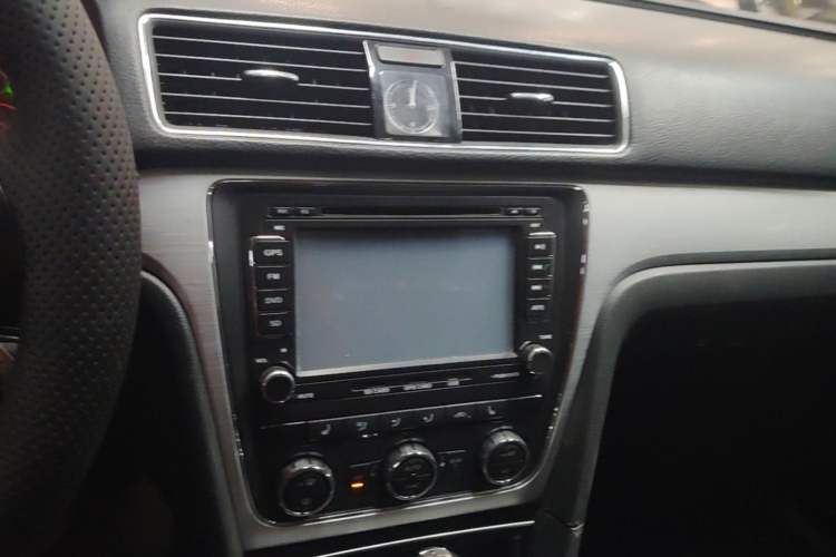 Used Volkswagen Passat 2014 1.8TSI DSG Prestige Edition Audio And AC Panel