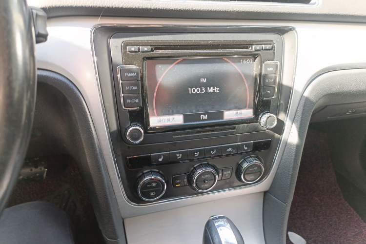 Used Volkswagen Passat 2014 1.8TSI DSG Prestige Navigation Edition Audio And AC Panel