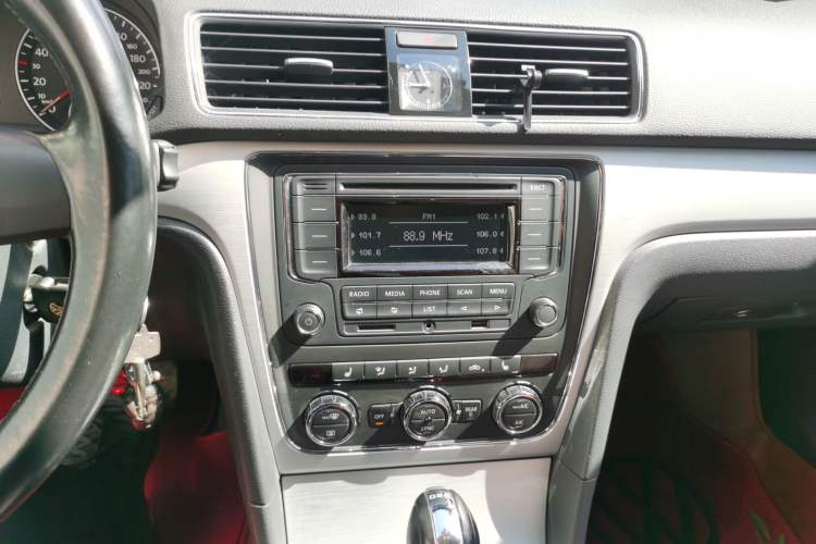 Used Volkswagen Passat 2014 1.8TSI DSG Prestige Edition Audio And AC Panel