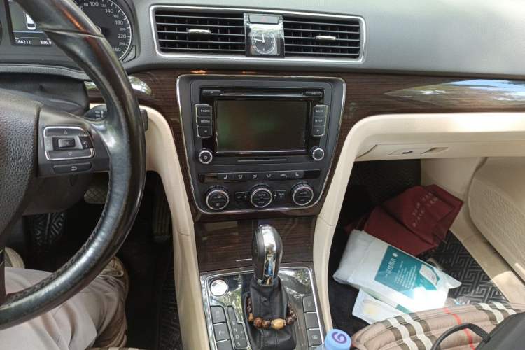 Used Volkswagen Passat 2014 1.8TSI DSG Prestige Edition Audio And AC Panel
