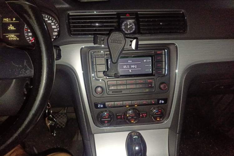 Used Volkswagen Passat 2014 1.8TSI DSG Prestige Edition Audio And AC Panel