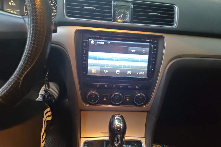 Used Volkswagen Passat 2014 1.8TSI DSG Prestige Edition Audio And AC Panel