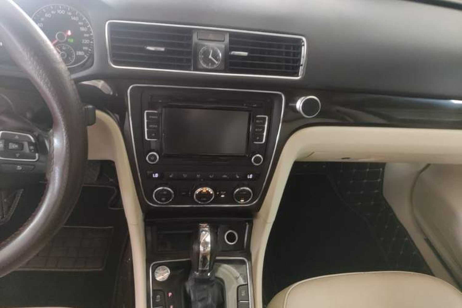 Used Volkswagen Passat 2014 2.0 TSI DSG Prestige Edition Audio And AC Panel