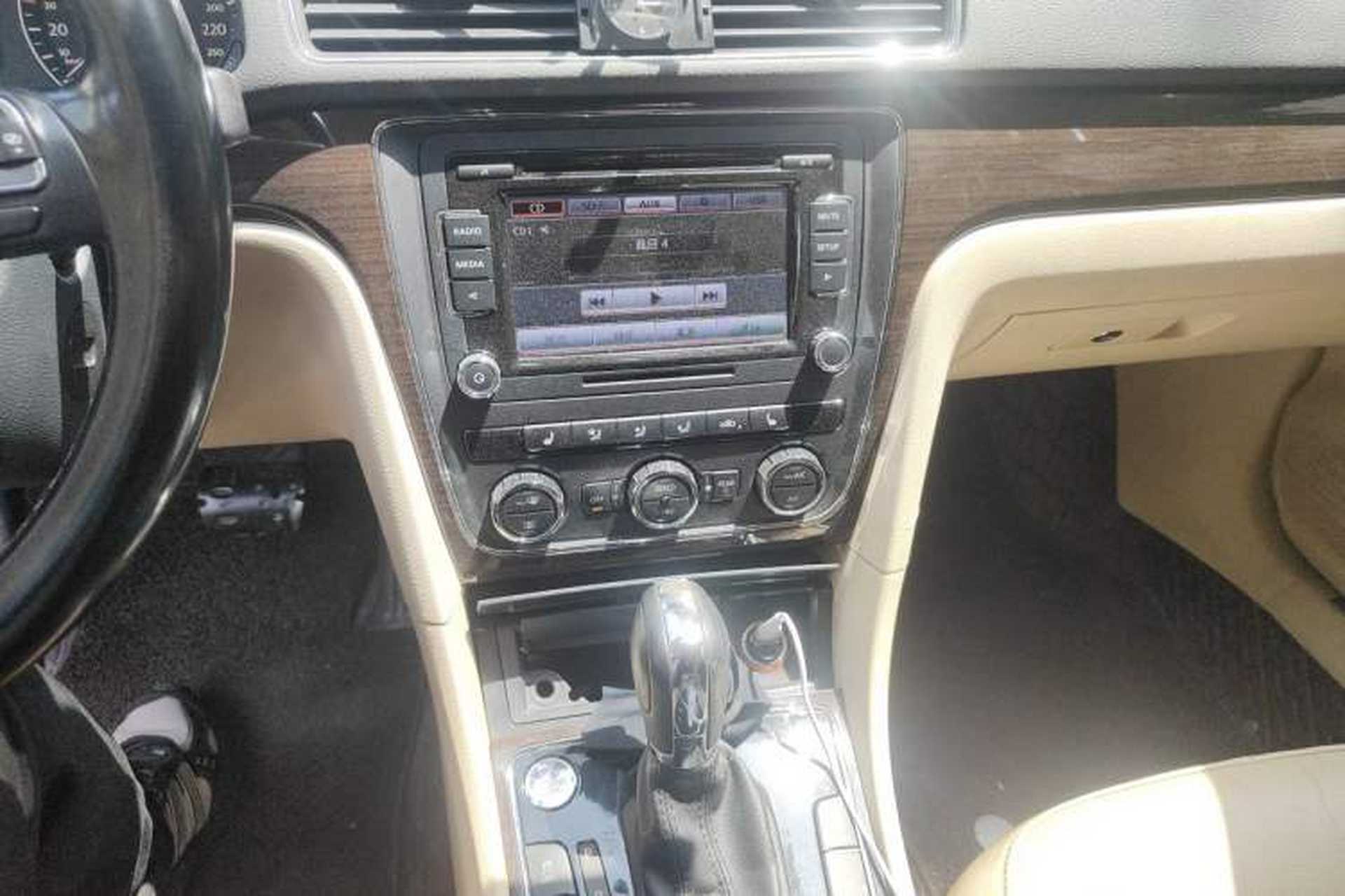 Used Volkswagen Passat 2014 1.8TSI DSG Prestige Edition Audio And AC Panel