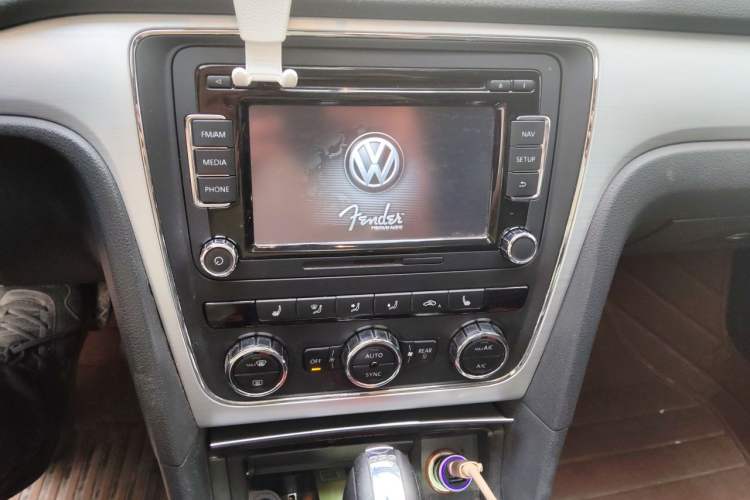 Used Volkswagen Passat 2014 1.8TSI DSG Prestige Edition Audio And AC Panel