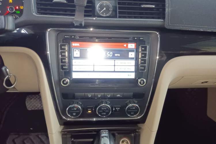 Used Volkswagen Passat 2014 1.4TSI DSG Prestige Edition Audio And AC Panel