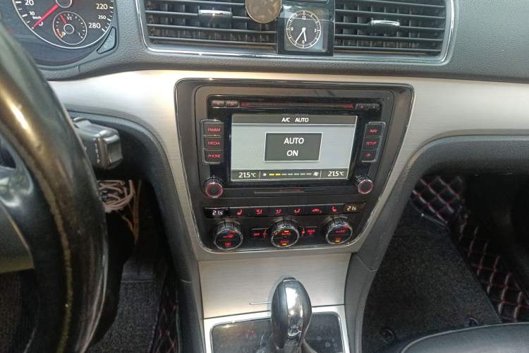 Used Volkswagen Passat 2014 1.8TSI DSG Prestige Edition Audio And AC Panel