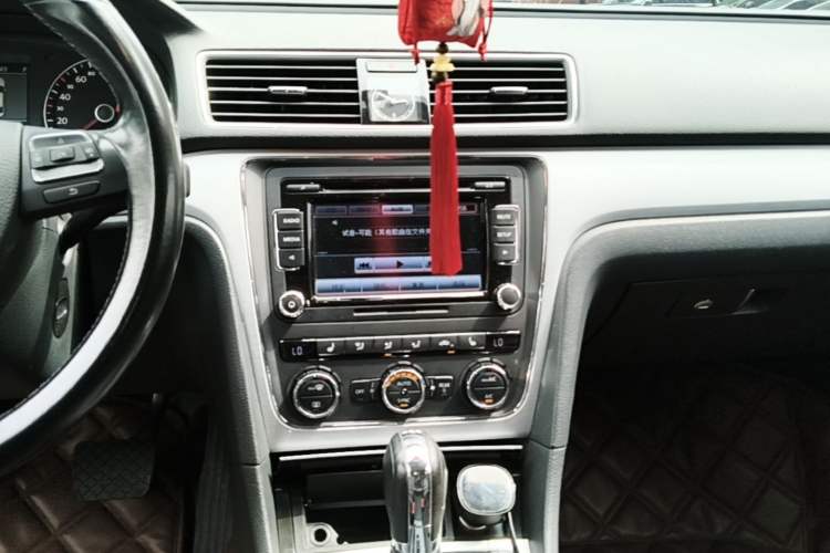Used Volkswagen Passat 2014 1.8TSI DSG Prestige Edition Audio And AC Panel