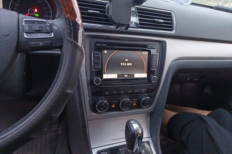 Used Volkswagen Passat 2014 1.8TSI DSG Prestige Navigation Edition Audio And AC Panel