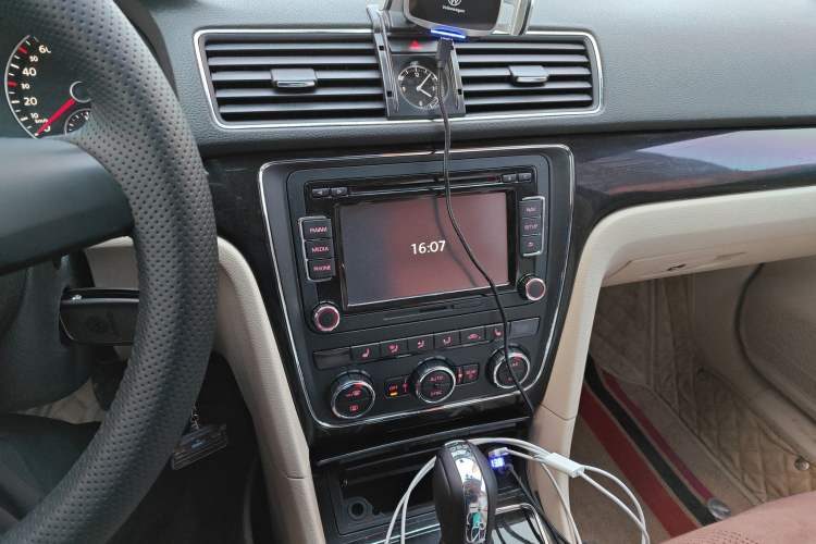 Used Volkswagen Passat 2014 1.8TSI DSG Prestige Navigation Edition Audio And AC Panel
