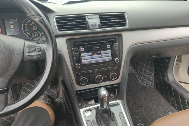 Used Volkswagen Passat 2014 1.8TSI DSG Prestige Edition Audio And AC Panel