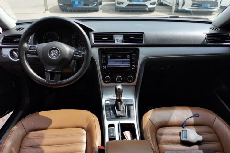 Used Volkswagen Passat 2014 1.8TSI DSG Prestige Edition Center Console