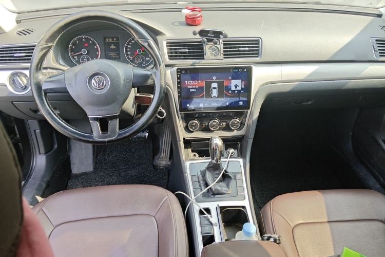 Used Volkswagen Passat 2014 1.8TSI DSG Prestige Navigation Edition Center Console