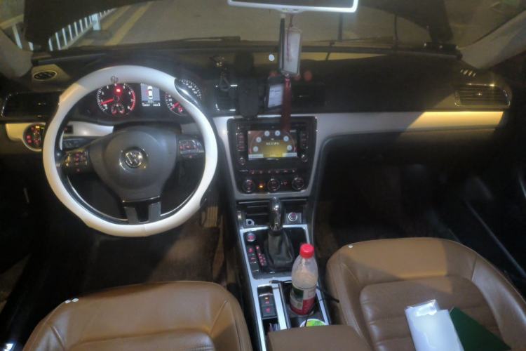 Used Volkswagen Passat 2014 2.0 TSI DSG Prestige Edition Center Console