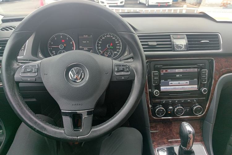 Used Volkswagen Passat 2014 1.8TSI DSG Prestige Edition Center Console