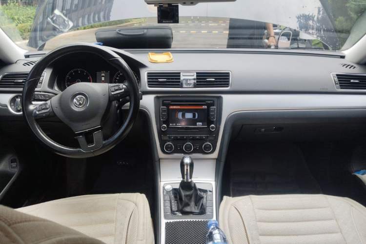 Used Volkswagen Passat 2014 1.8TSI DSG Prestige Edition Center Console