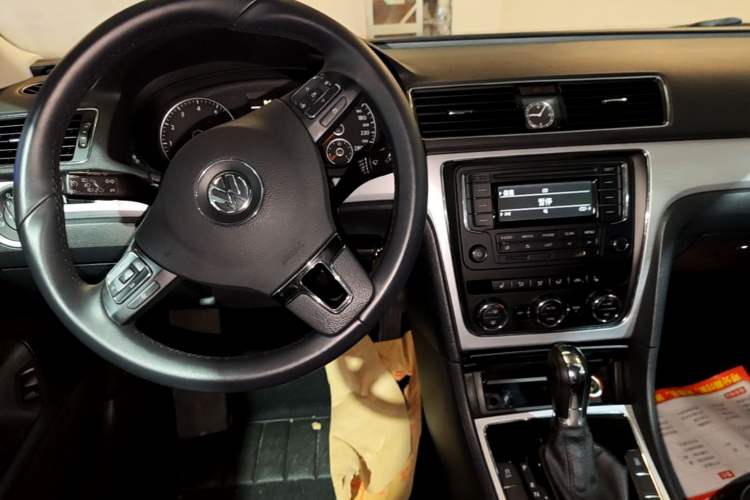 Used Volkswagen Passat 2014 1.8TSI DSG Prestige Edition Center Console
