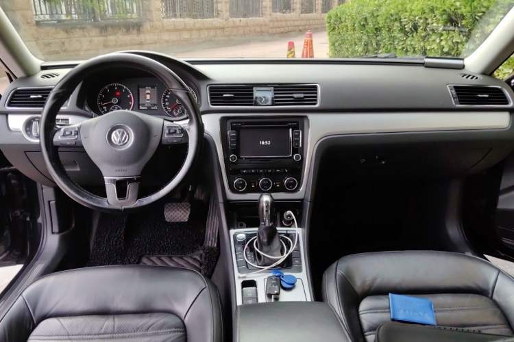 Used Volkswagen Passat 2014 1.8TSI DSG Prestige Edition Center Console