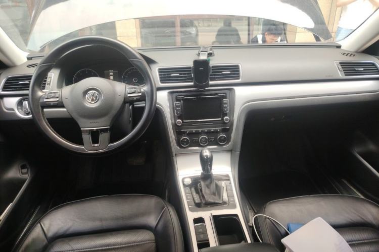 Used Volkswagen Passat 2014 1.8TSI DSG Prestige Navigation Edition Center Console