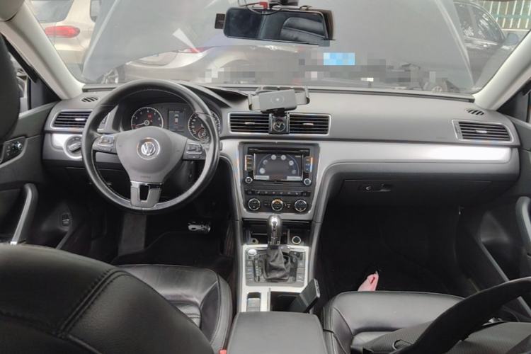 Used Volkswagen Passat 2014 1.8TSI DSG Prestige Navigation Edition Center Console