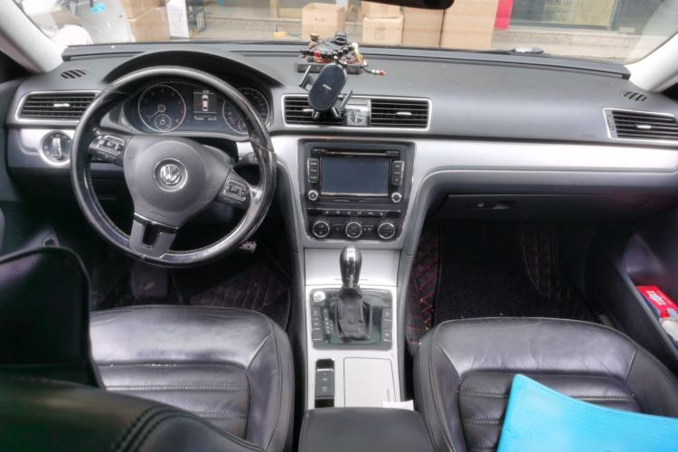 Used Volkswagen Passat 2014 2.0 TSI DSG Ultimate Edition Center Console
