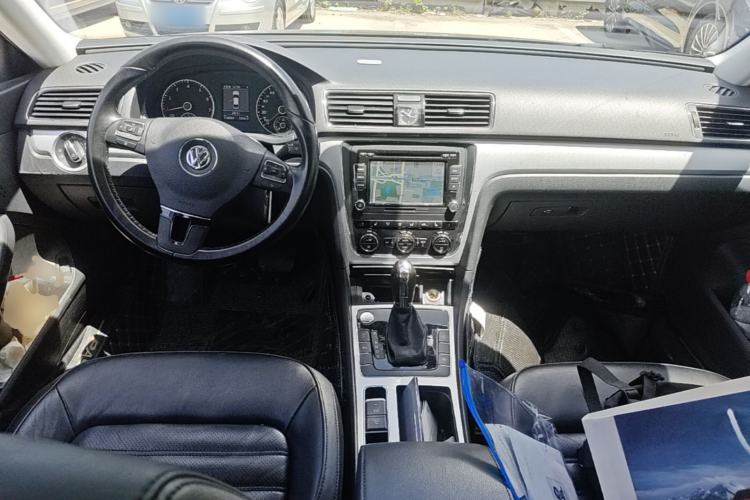 Used Volkswagen Passat 2014 1.8TSI DSG Prestige Navigation Edition Center Console