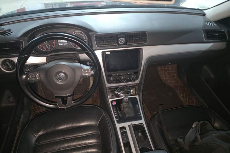 Used Volkswagen Passat 2014 2.0 TSI DSG Prestige Edition Center Console
