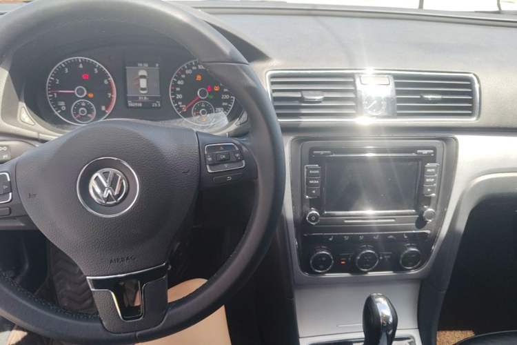 Used Volkswagen Passat 2014 1.8TSI DSG Prestige Edition Center Console