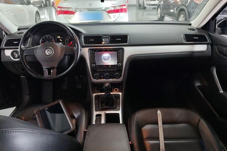 Used Volkswagen Passat 2014 1.4TSI Manual Prestige Edition Center Console