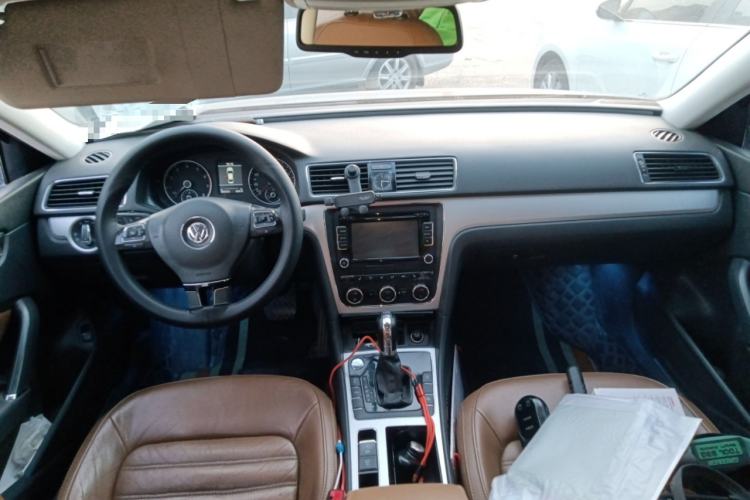 Used Volkswagen Passat 2014 1.8TSI DSG Prestige Navigation Edition Center Console