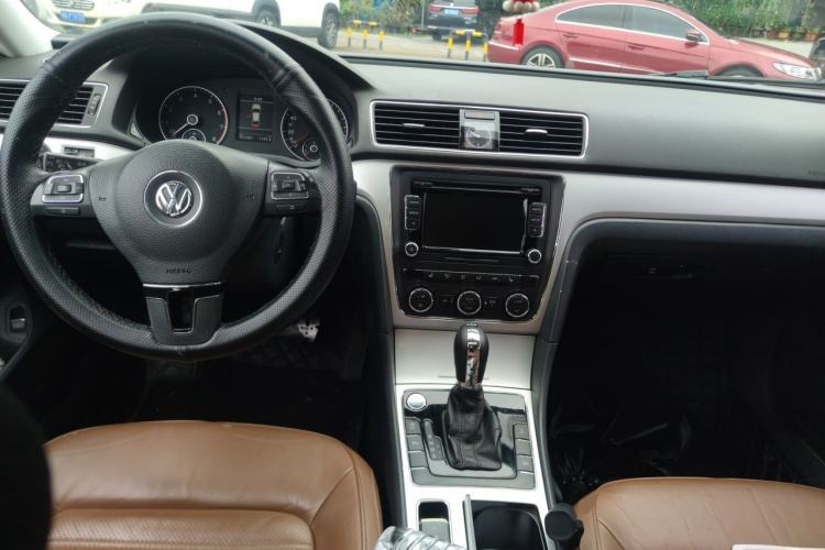 Used Volkswagen Passat 2014 1.8TSI DSG Prestige Edition Center Console