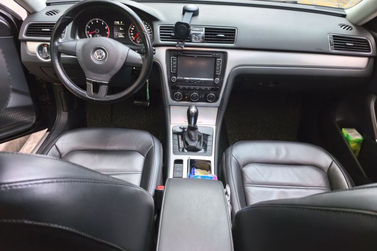 Used Volkswagen Passat 2014 1.8TSI DSG Prestige Edition Center Console