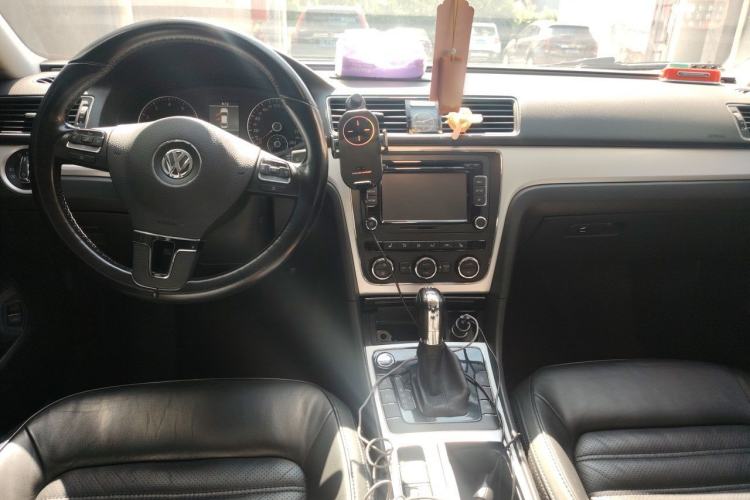 Used Volkswagen Passat 2014 1.8TSI DSG Ultimate Edition Center Console