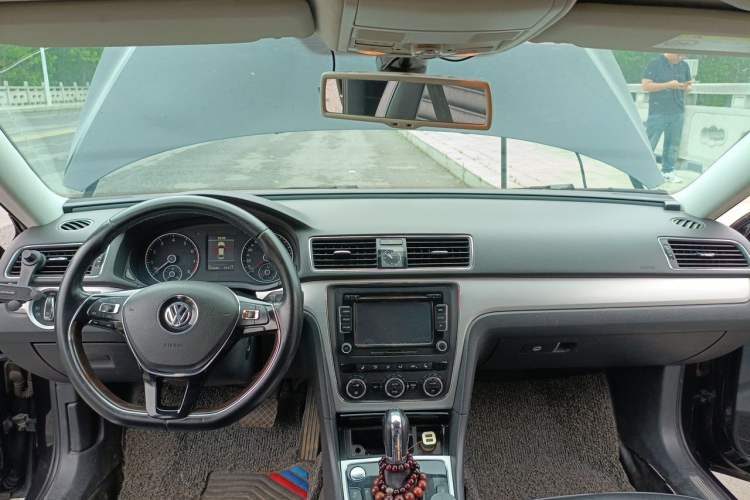 Used Volkswagen Passat 2014 2.0 TSI DSG Prestige Navigation Edition Center Console