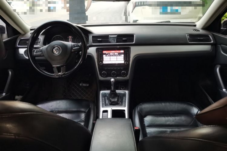 Used Volkswagen Passat 2014 1.8TSI DSG Prestige Navigation Edition Center Console