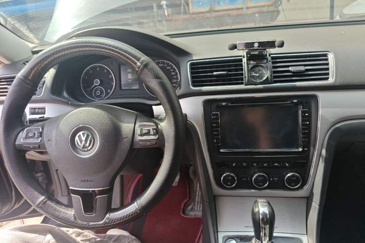 Used Volkswagen Passat 2014 2.0 TSI DSG Prestige Edition Center Console