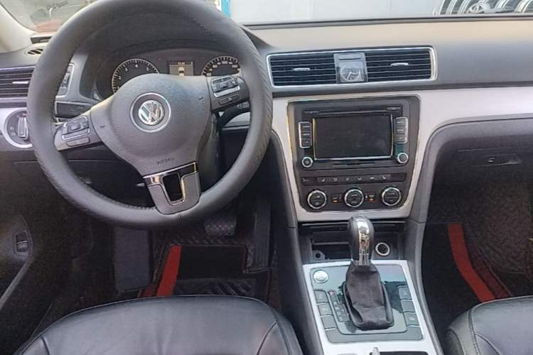 Used Volkswagen Passat 2014 1.8TSI DSG Prestige Edition Center Console
