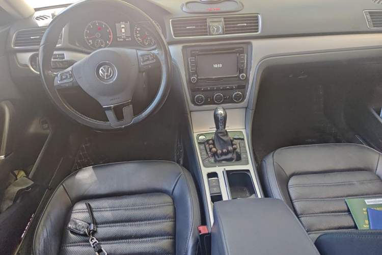 Used Volkswagen Passat 2014 1.8TSI DSG Prestige Navigation Edition Center Console
