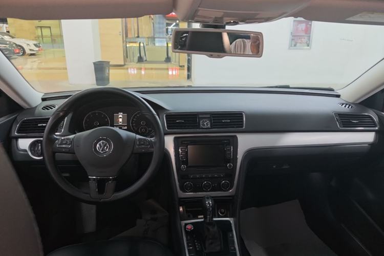 Used Volkswagen Passat 2014 1.8TSI DSG Prestige Edition Center Console