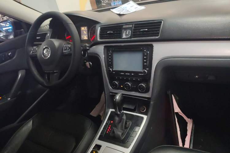 Used Volkswagen Passat 2014 1.8TSI DSG Prestige Edition Center Console